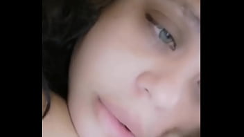 Acá nerviosa tocándome para ti
