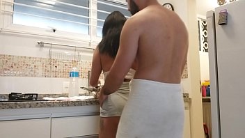 Fui preparar o almoço mais acabei sendo comida pelo amigo do meu irmão