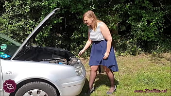 Exploited when the car breaks down !!! Suddenly he fucks me without a condom!
