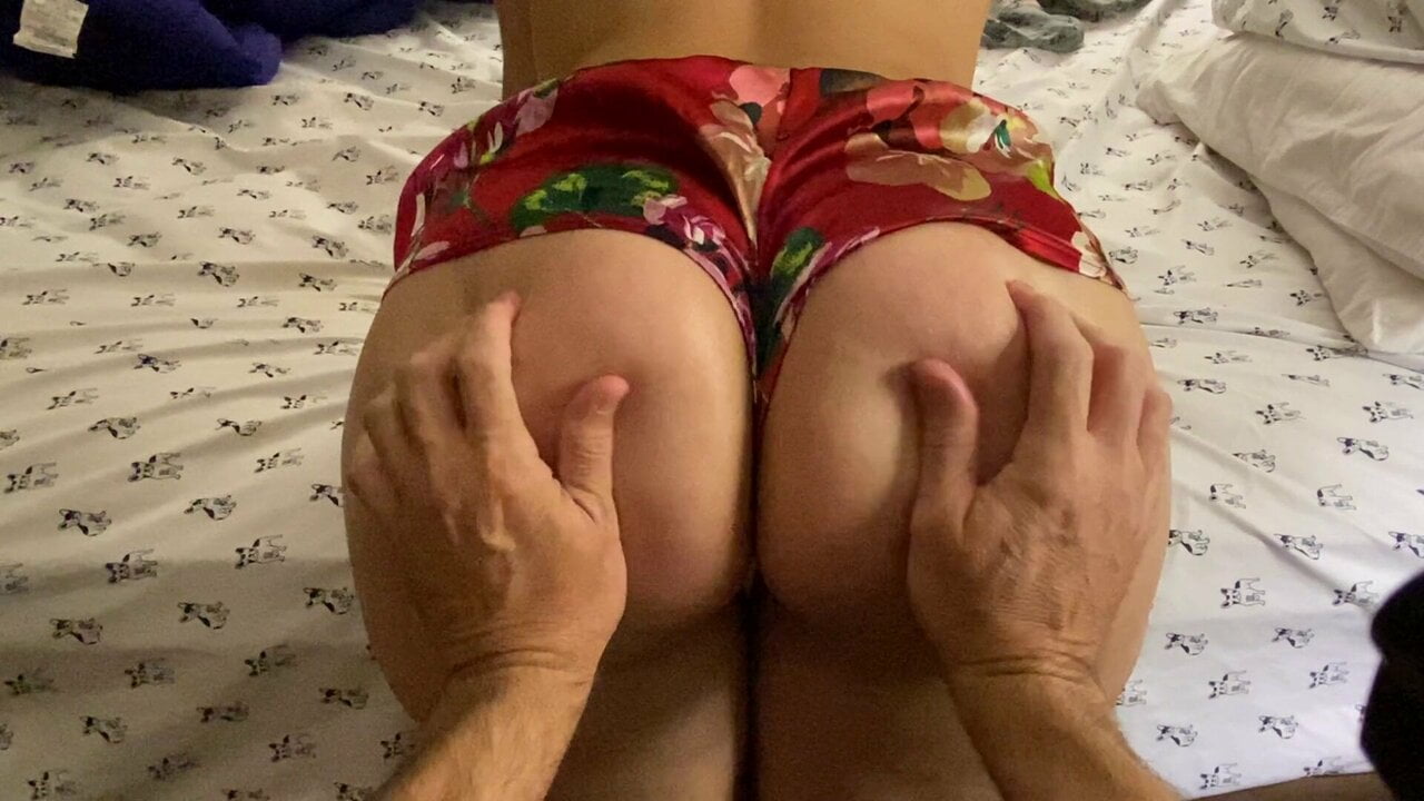 Stepmother wanted her ass massaged