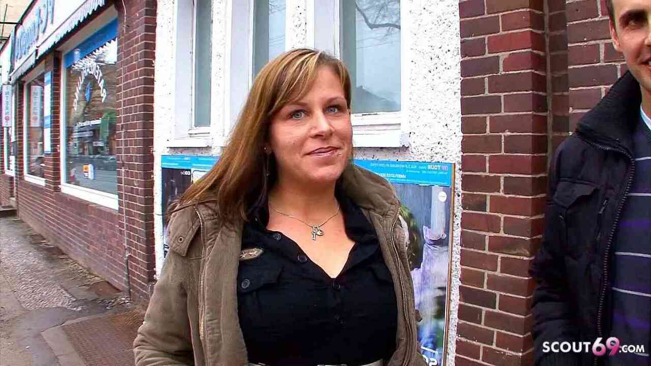 GERMAN MOM PICKED UP AND FUCKED BY HUGE COCK AT STREET CASTING