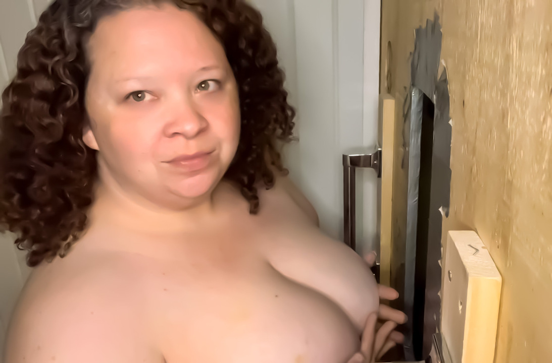 Gloryholesub deepthroats guy at glory hole sloppy blow job bbw ssbbw