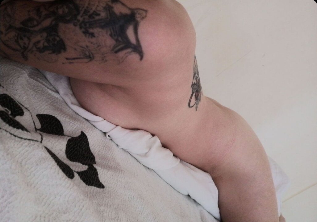 3 inch dildo inside my asshole made me cum 3 times