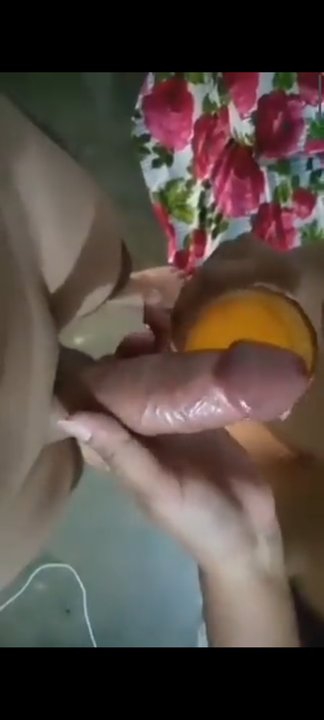 Full Maza Lun k chupe juice main Mila kr ufff Maza arha hybaj full chudai Lun apny Bhai Ka Maine juice main Mila Kar chu