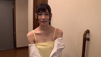 https://bit.ly/3y8bwR9 No bra!? A beautiful clerk with small breasts does not notice her nipples that have erected and make me excited about her working appearance ...[Part 3]