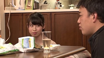 https://bit.ly/3KooJtd I can't stand the defenseless lower body in the kotatsu and it's mischievous! A beautiful girl who seems to be an adult begins to writhe without making a voice so as not to be understood by others ...[Part 3]