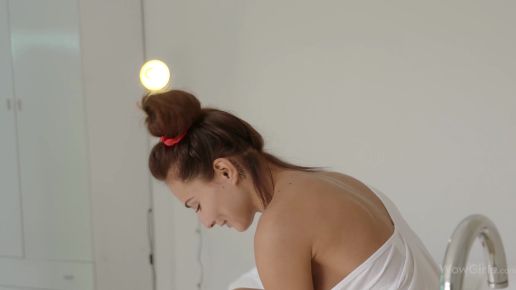WowGirls - Michaela Isizzu Wake Upwith Michaela Isizzu