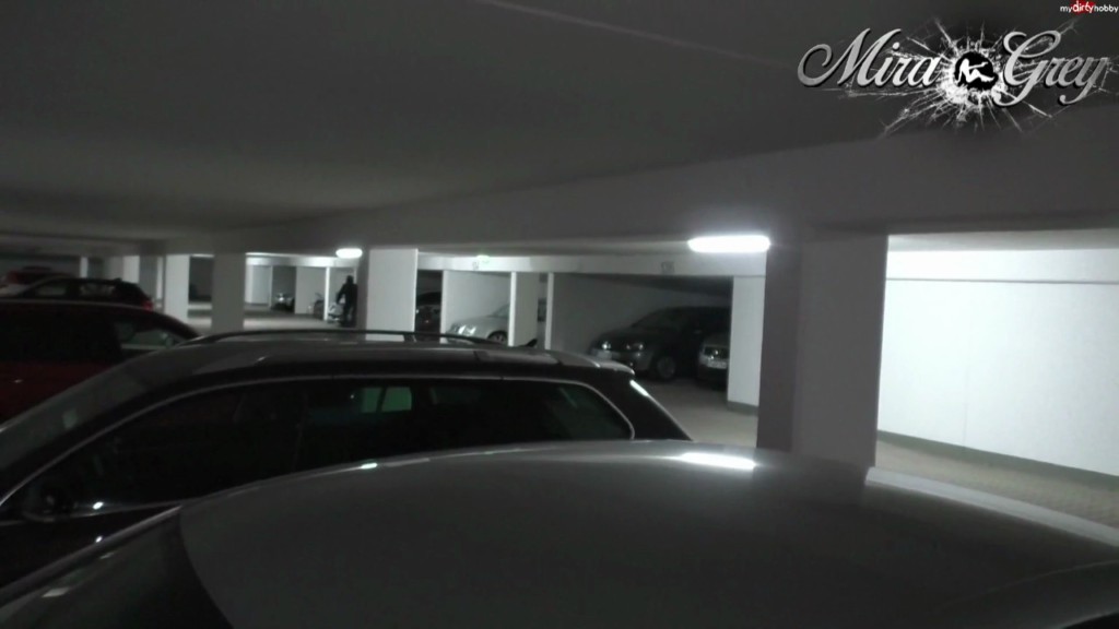 Mira-Grey - Public erwischt - Ficken in der Tiefgarage