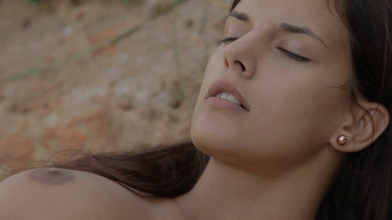 XPORN - Waterfall Emotions (Kaylee)