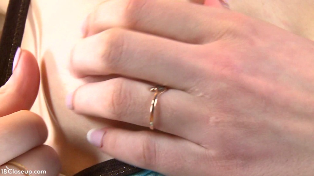 18CloseUp E061 Lola Clip 1