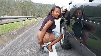 Samira Ferraz is caught peeing