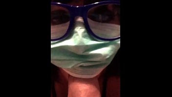 Beurette confinée suce masquée corona virus covid-19 quarantaine