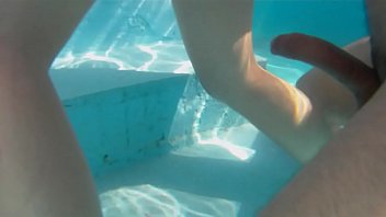 follando piscina leche en su culo creampie big ass