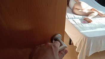 I SWALLOW MY NEIGHBOR´S SEMEN, WHEN MY PARENTS ARE NOT AT HOME (Amateur Blowjob)